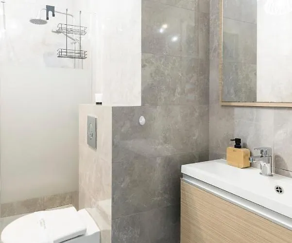 Stare Zoo Zajezdnia 아파트 *