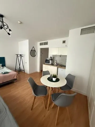 Stare Zoo Zajezdnia Apartment